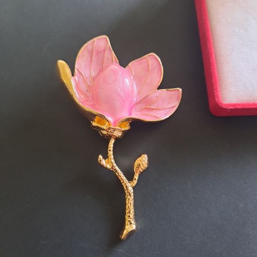 Elegant Pink Magnolia Flower Brooch - Gold Tone Enamel Floral Pin Badge - Botanical Theme Jewelry