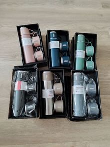 A stainless steel vacuum insulated cup suitable for cold and hot drinks, coffee, tea and water, an ideal choice for Christmas and weddings gifts.