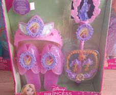 3 Disney Princess dolls & 2 Princess dress up sets
