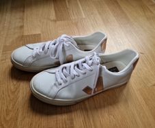 Ladies Veja Shoes Size 6.5