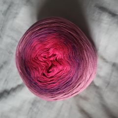 Hobbii Cotton Cake Yarn, gradient 200g NEW raspberry