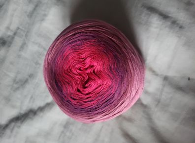 Hobbii Cotton Cake Yarn, gradient 200g NEW raspberry