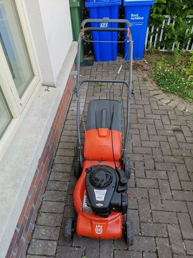 husqvarna. lawnmower LC140s