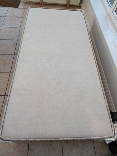Free single bed and two matresses