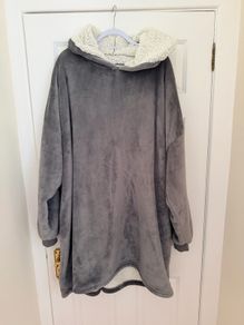 Hooded Blanket in Charcoal
