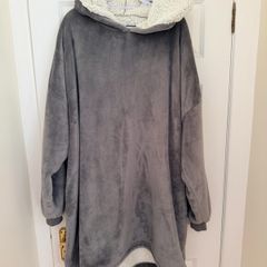 Hooded Blanket in Charcoal