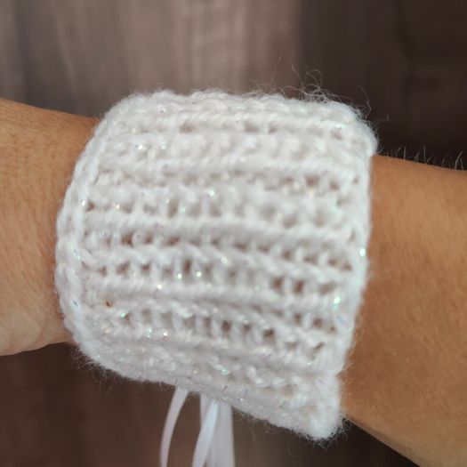 Brand new dressy white knitted wrist cuffs