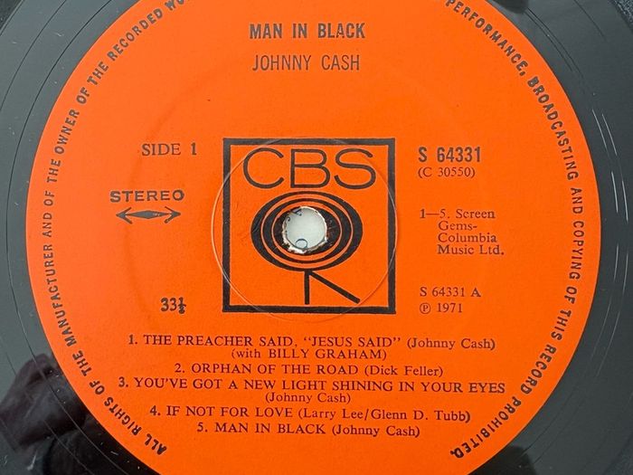 Johnny Cash - Man in Black. 1971 UK first pressing with original inner sleeve. Vinyl is absolutely mint, sleeve is in really nice shape. Bargain!