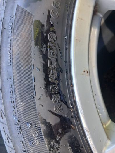 Volvo Alloys with very good tyres 235 55 "19"
