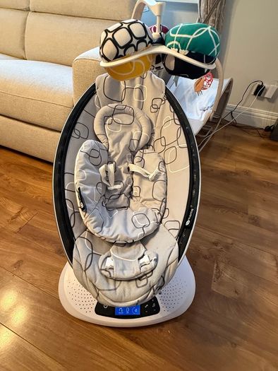 4moms Mamaroo Swing and 4moms Mamaroo Sleep Bassinet