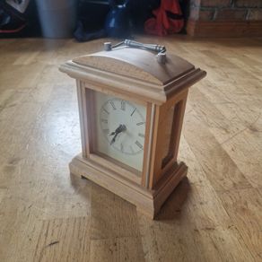 Shelf clock