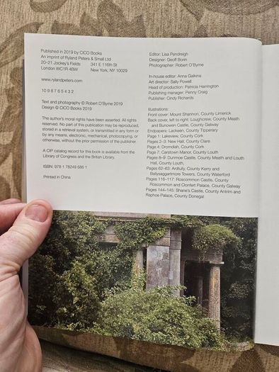 The Irish Aesthete Ruins Of Ireland. By Robert O' Byrne. First Edition Large Volume Hardback With Dustjacket In Good Condition.  See Photos For Same.