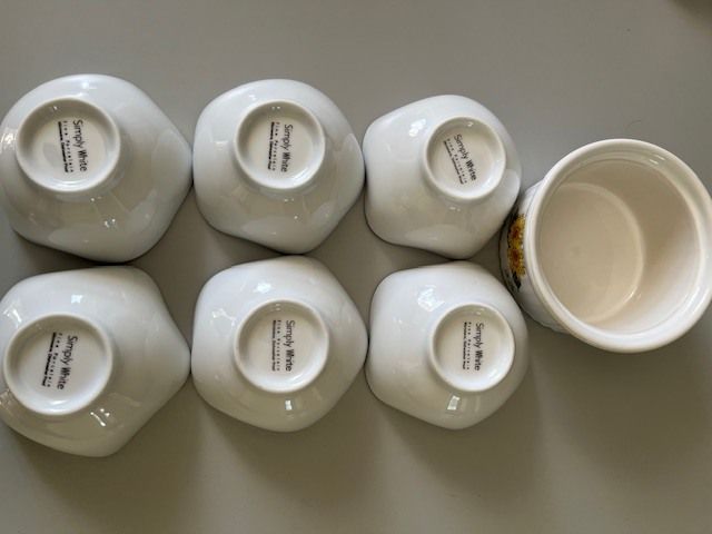 SUNFLOWER RAMEKIN Low-low.  With 6 fluted serving dishes for preserves. Total 7 items.