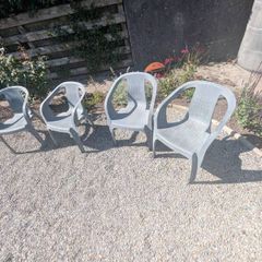 4 Plastic Garden Chairs