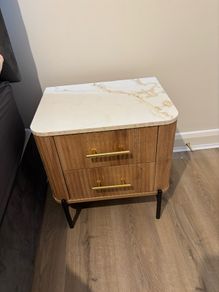 2 bedside lockers