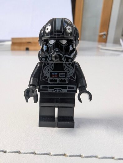 100% LEGO Imperial V-Wing Pilot Minifigure 7915 SW0304
