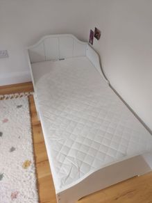 Toddler bed and matress