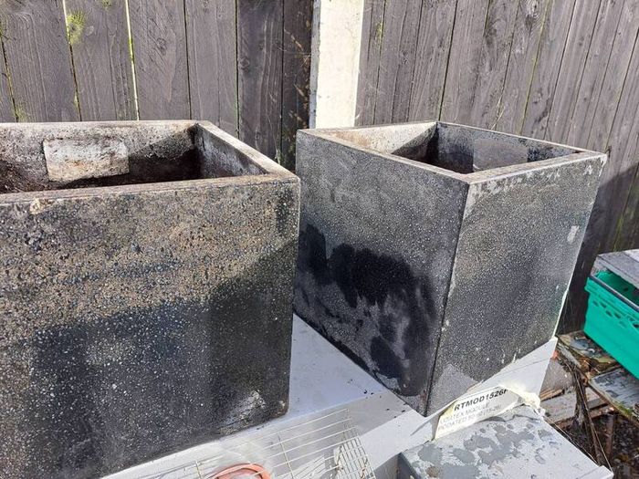 2 planters
