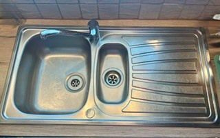 Carron Phoenix 1.5 bowl Kitchen sink and tap (stainless steel)