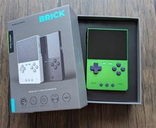 Trimui Brick Hammer - Handheld Gaming Console