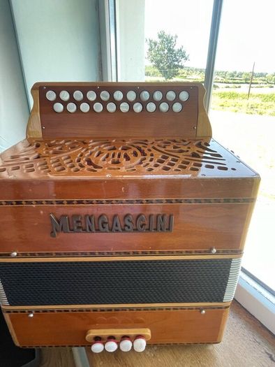 Mengascini button accordion
