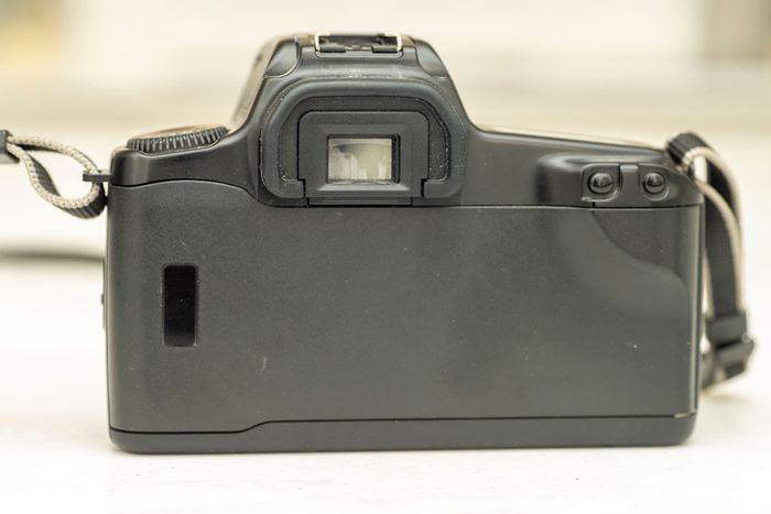 Canon EOS 1000n Film SRL camera