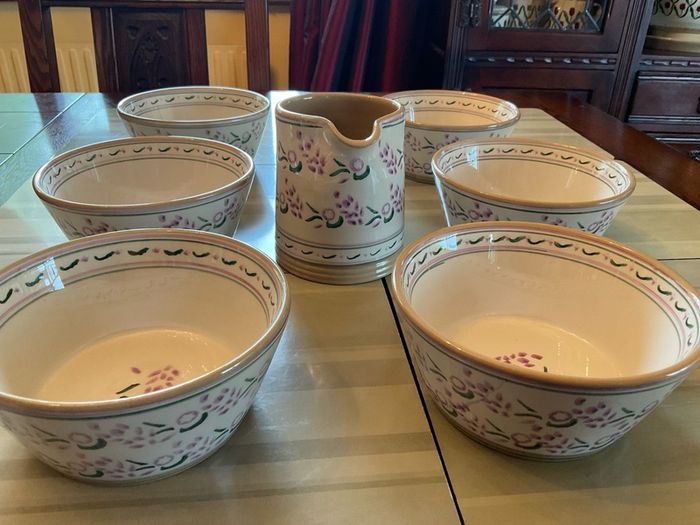 Nicholas Mosse new lavender 7 piece set , 6 bowls and a cylinder jug . Bowls are 6 inches in diameter and jug is 4 and a half inches in height