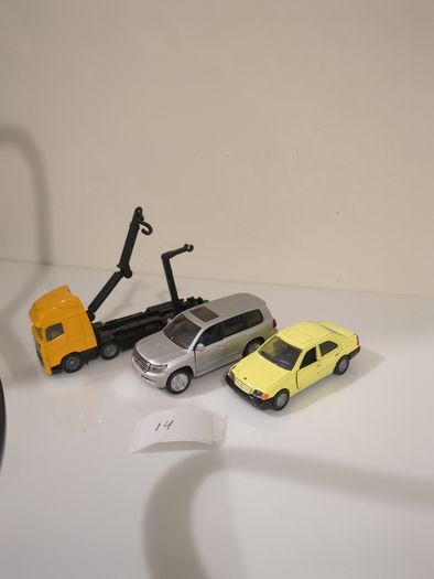 Title: Siku Diecast Model Car Set