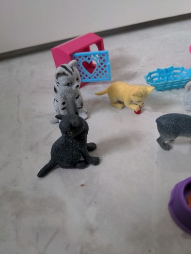Toy cat set