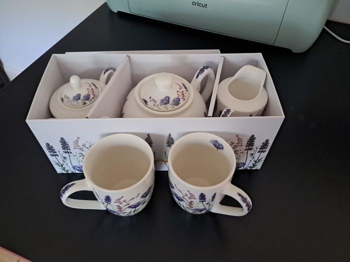 Mugs and Tea pot set