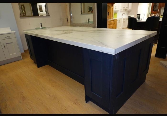 Kitchen worktops, kitchen islands and kitchen cabinets