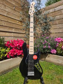Squier Active Jazz Bass 5 String