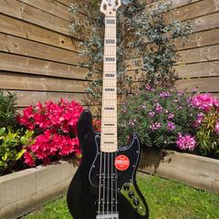 Squier Active Jazz Bass 5 String