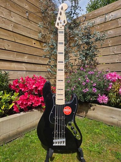 Squier Active Jazz Bass 5 String