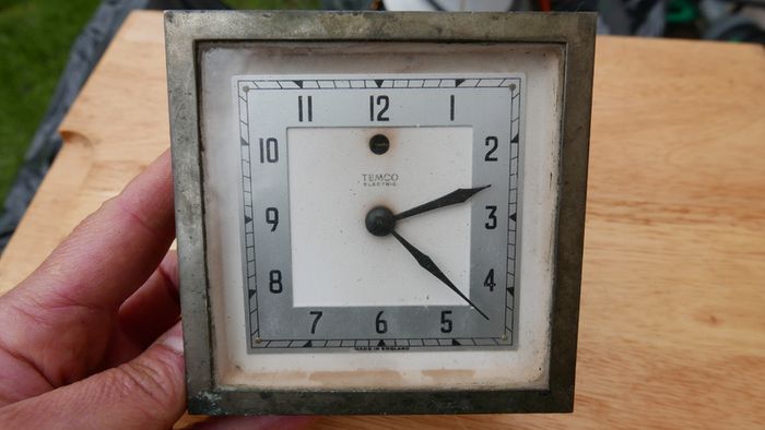 Vintage Temco Electric Art Deco clock made by Telephone Mfg. Co.