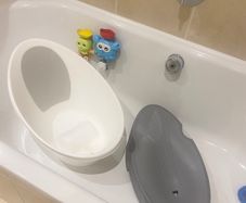 Shnuggle Baby Bath + Newborn Bath Insert