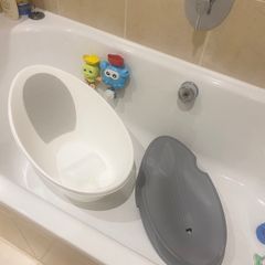 Shnuggle Baby Bath + Newborn Bath Insert