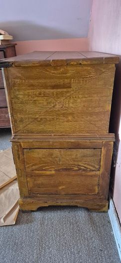 Antique storage unit