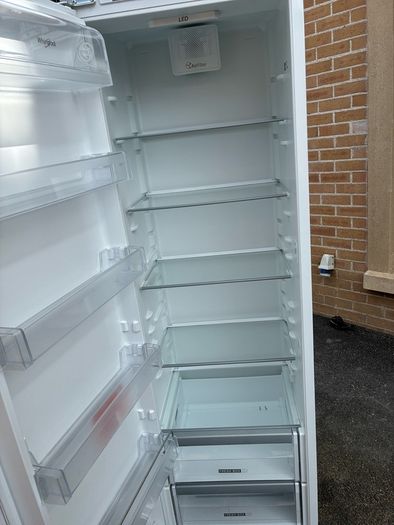whirlpool intergrated fridge