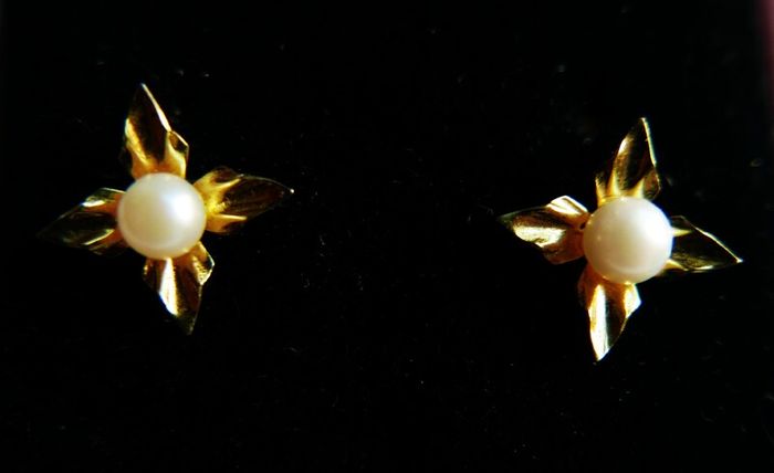 Vintage Solid 9ct Yellow Gold 375 Pearl Stud Earrings, Flower Style 0,9g