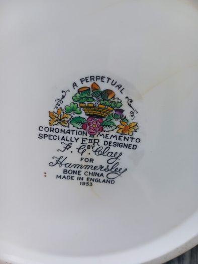 V large Hammersley bone china ER2 1952 loving cup