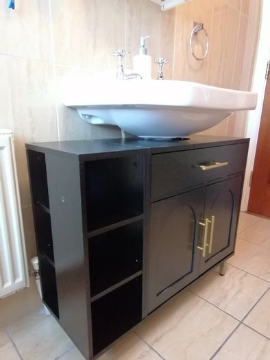 Undersink bathroom vanity