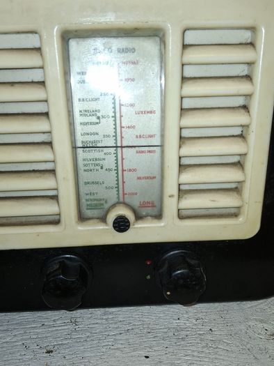 Antique valve radio's PRICE IS FOR 1 ONLY