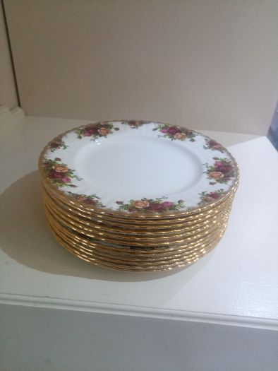 Dinner Plates x 12, D 26.5 cm Royal Albert Old Country Roses Bone China