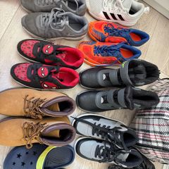Boys shoes bundle size 2-4,5