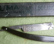 Antique Razor Solingen Puma in Original Case, very sharp