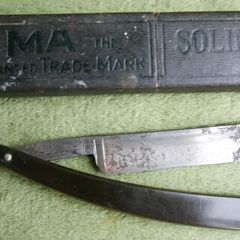 Antique Razor Solingen Puma in Original Case, very sharp