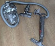 Vacuum cleaner: Dyson DC 22 animal