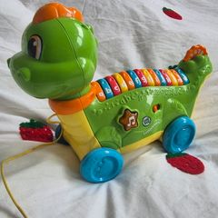Leap frog lettersaurus, teaches alphabet and letter sounds!