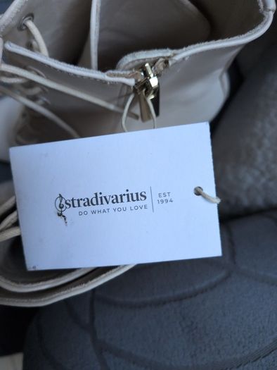 Stradivarius Cream Ankle Boots.  S.39-6.  B.N.W.T.